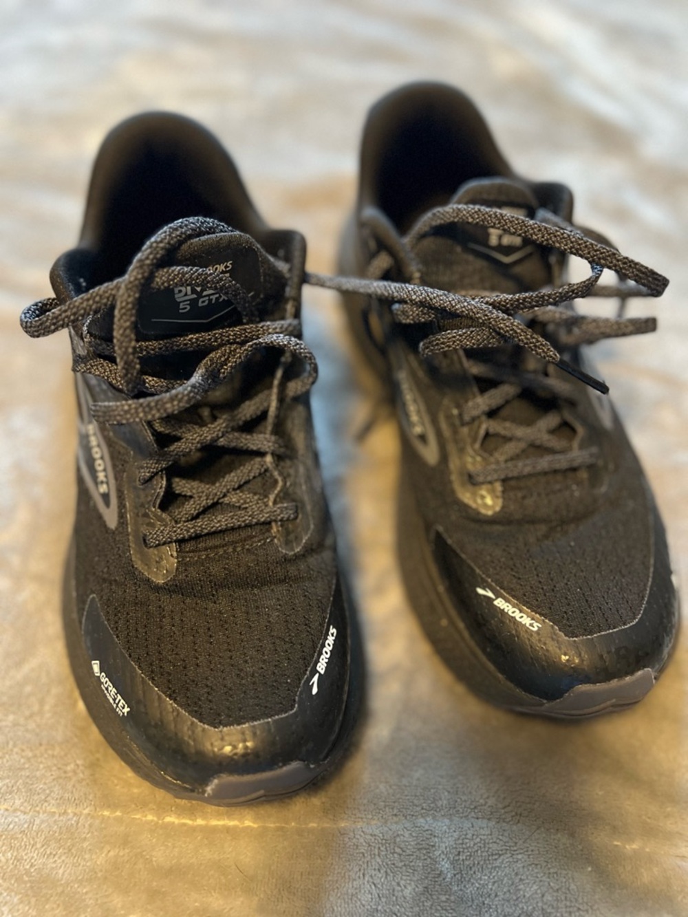 Brooks Gore-tex size 8